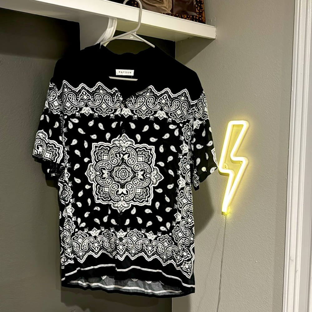 Men’s PacSun Bandana Button-Down Short Sleeve Shirt